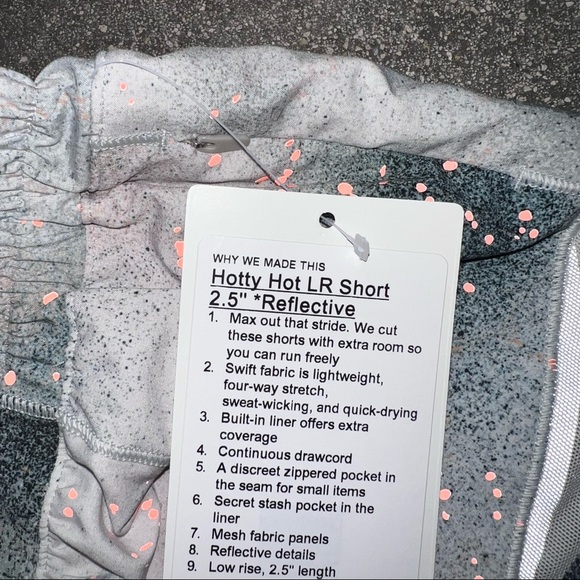 Lululemon Hotty Hot Low-Rise Short 2.5" 
Reflective sz 4 - Picture 4 of 9